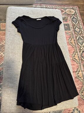 Black Short Sleeve Tiered Women's Dress - Classic Everyday Style